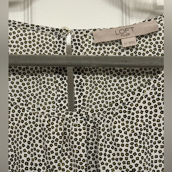 Ann Taylor LOFT Plus Cap Sleeve Floral Print Blouse Size 22 NWOT - Picture 2 of 4